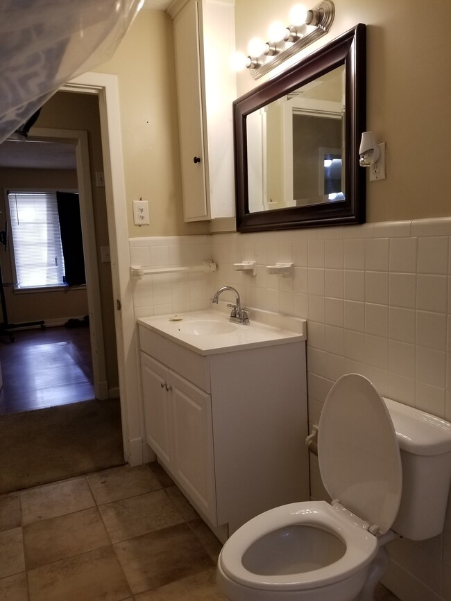 Bathroom - 1418 51st Ave