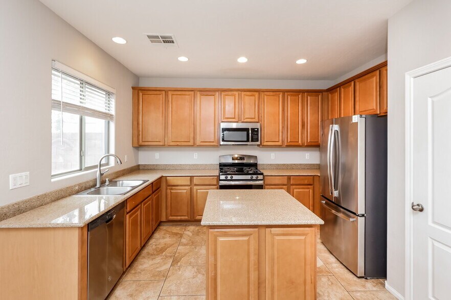 Building Photo - 681 Calamus Palm Pl