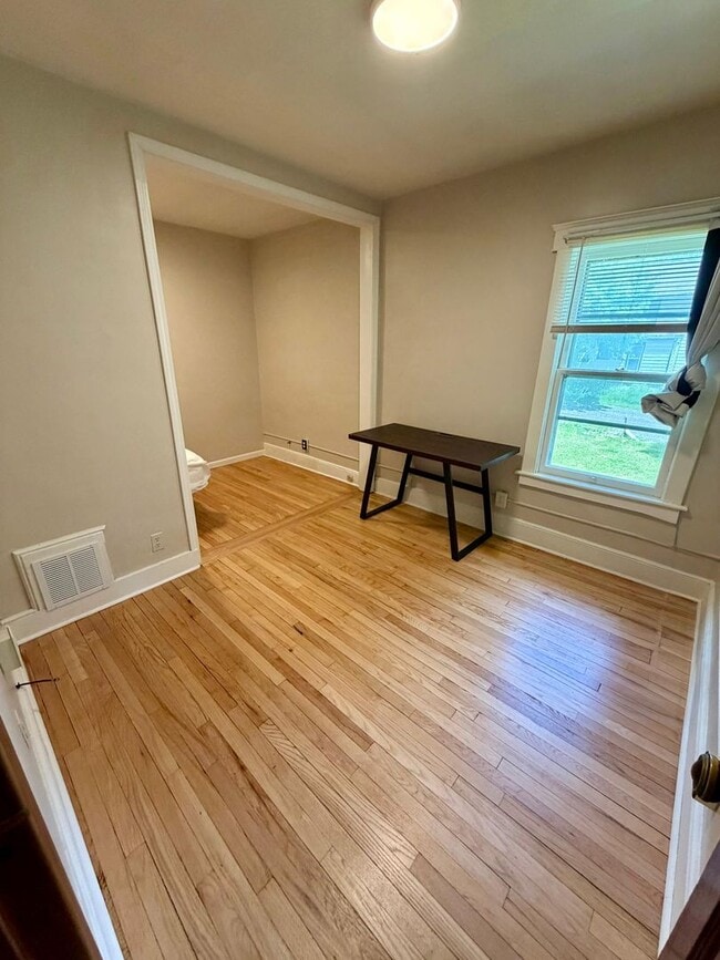 Building Photo - 1279 Vestal Ave