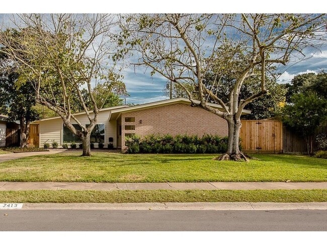 Building Photo - 7413 Albacore Dr