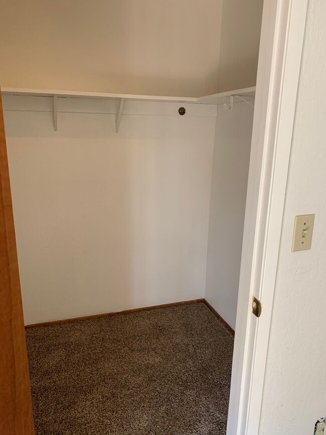 Building Photo - 1132 Hobart St