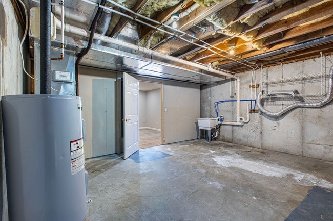 Building Photo - Move-In Ready 3BR Townhome – Deck, Yard & Finished Basement *OPEN HOUSE 3/14/26 1PM-3PM *