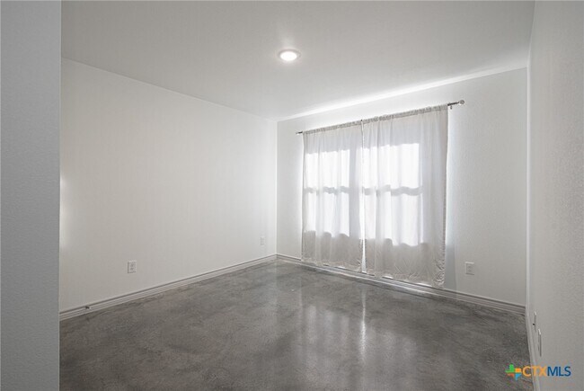 Building Photo - 765 Freedom Cir