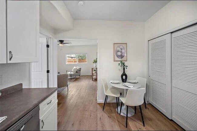 Building Photo - Historic Hillside 2 Bedroom 2 Bathroom