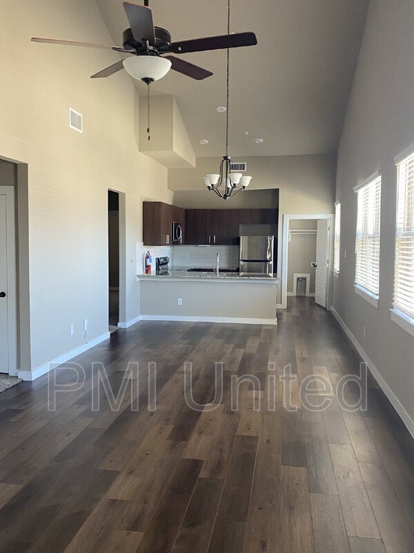 Building Photo - 655 Harvest Moon Dr