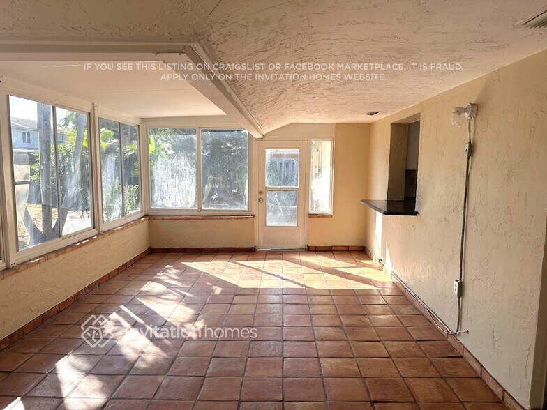 Building Photo - 1581 Wyndcliff Dr