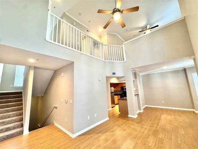 Building Photo - 702 Hadley St