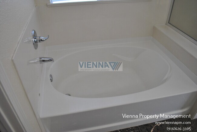 Building Photo - House for Rent in Natomas!