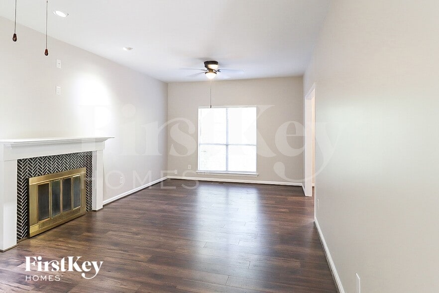 Building Photo - 21393 Willow Way Dr