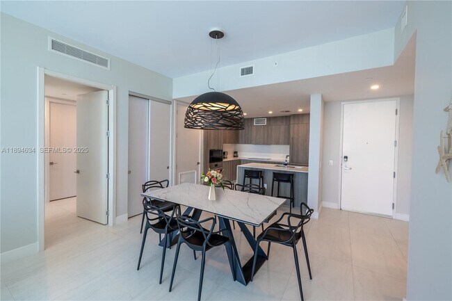 Building Photo - 17550 Collins Ave