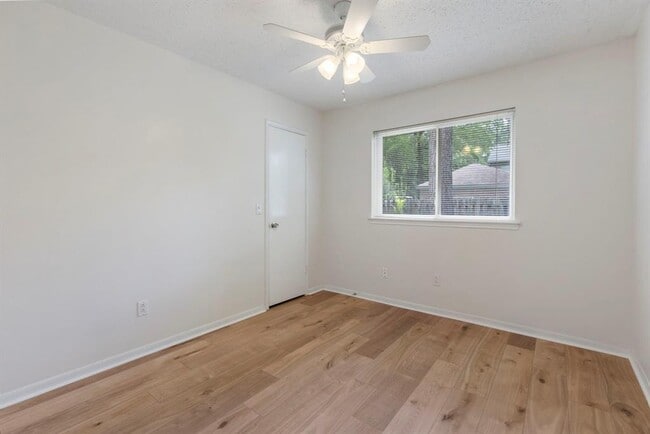 Building Photo - 18 W Stony Bridge Ct