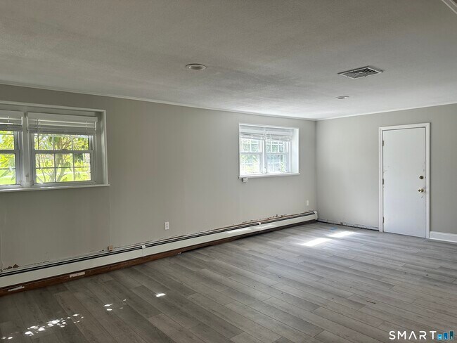 Building Photo - 65 Gate Ridge Rd