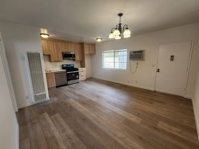 Building Photo - 914 Felspar St