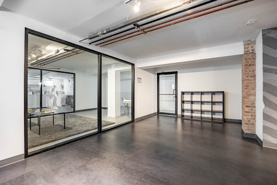 Building Photo - 7620 N Sheridan Rd