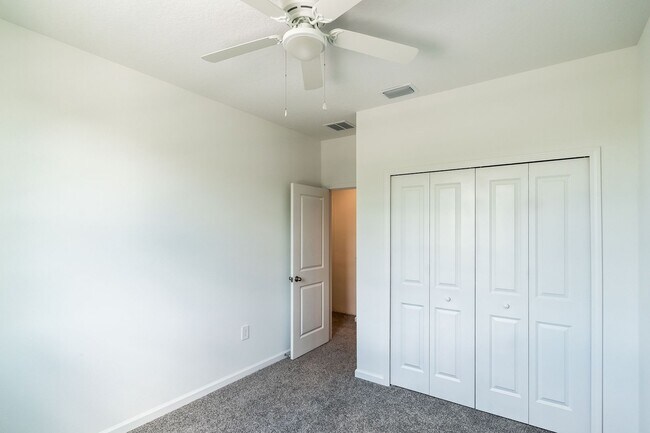 Building Photo - 5347 Vista Lago Dr
