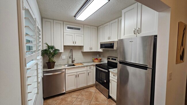 Building Photo - 1441 Ocean Dr