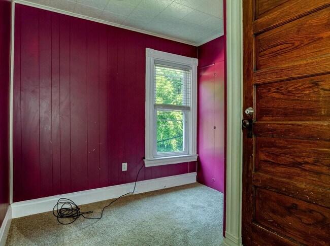 Building Photo - 506 Bryan Ave