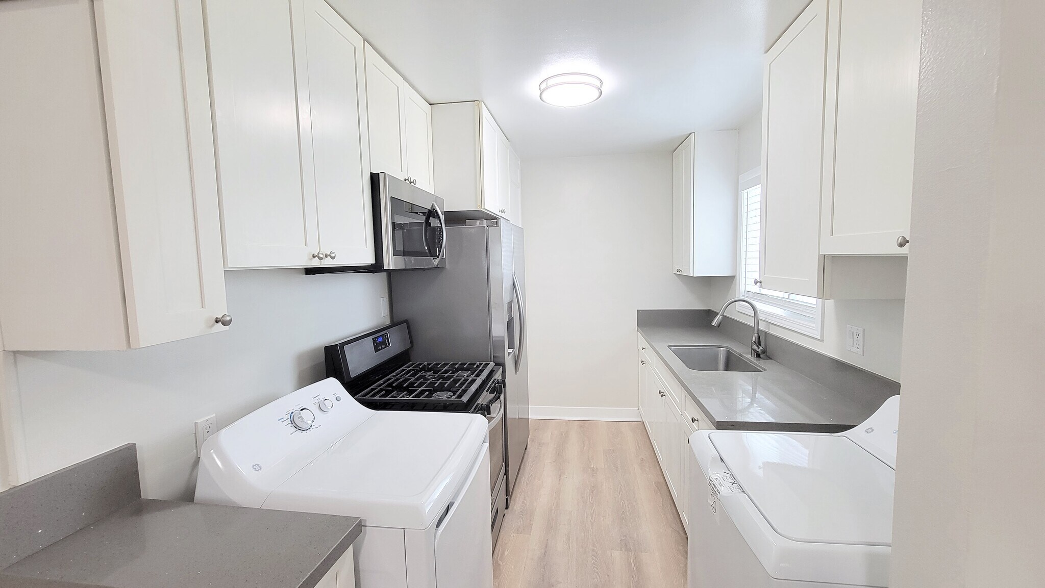 Kitchen pic 1 - 4146 Redondo Beach Blvd