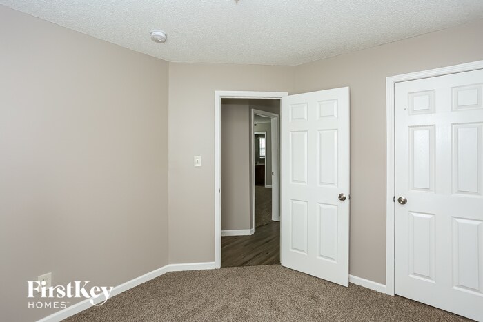 Building Photo - 933 Milkwood Ln