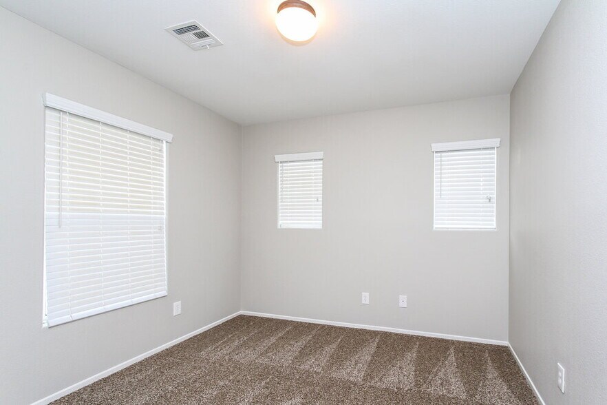 Building Photo - 1145 Paradise River Rd