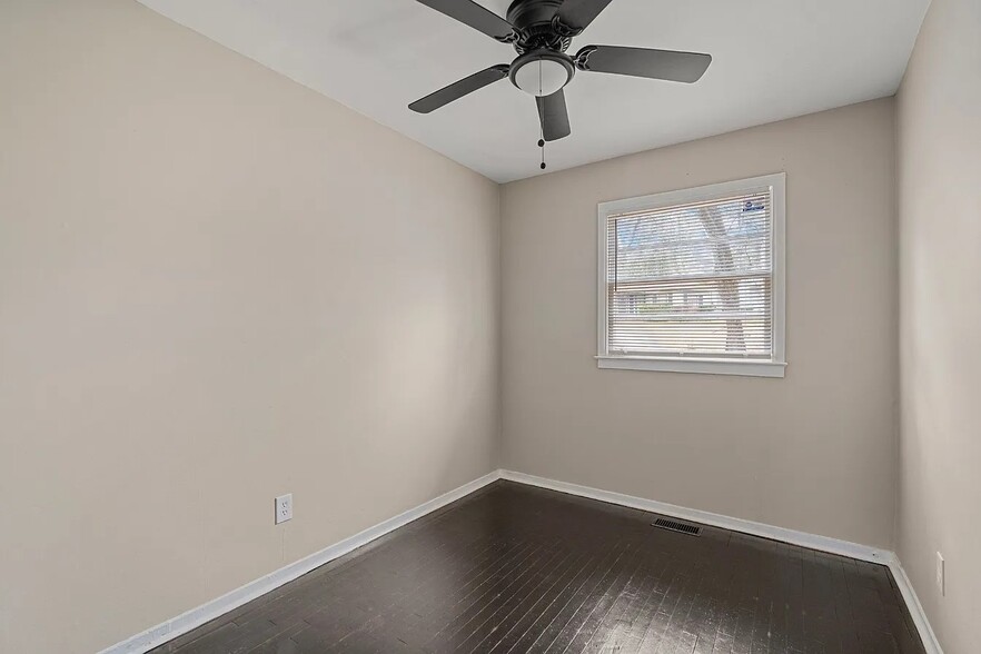 Bedroom 2 - 4647 Buckner St