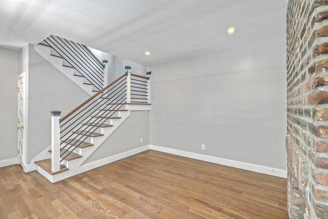 Building Photo - 16 Nassau St