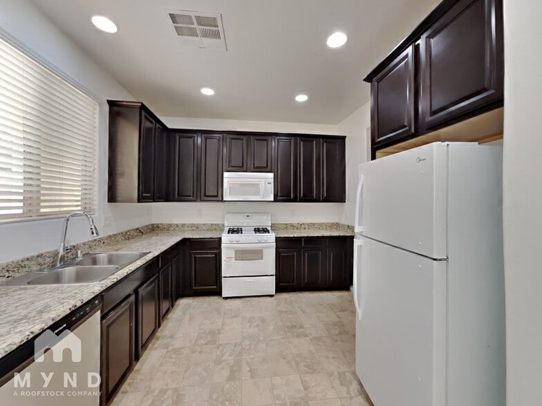 Building Photo - 7693 Lots Hills Dr