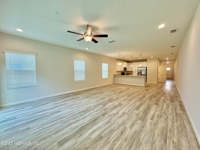 Building Photo - 826 5th Ave S