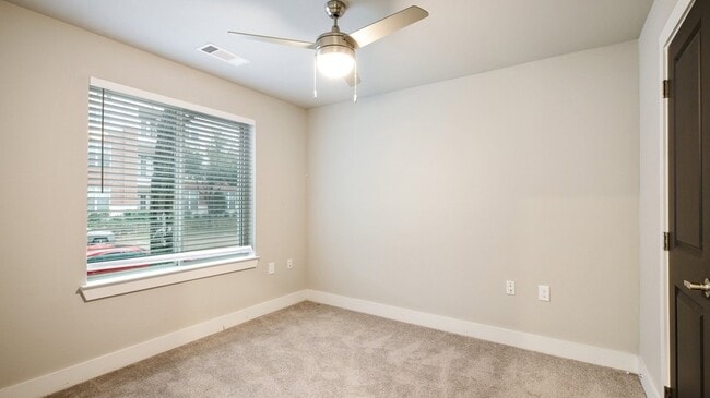 Building Photo - 3353 Wynwood Dr
