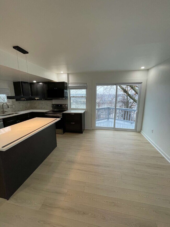 Building Photo - 107 Shoup St