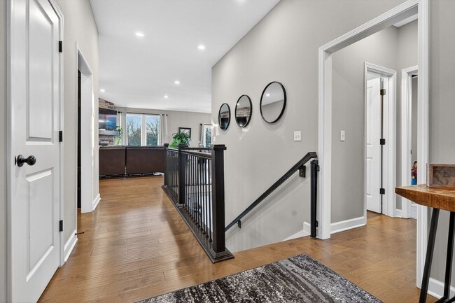 Building Photo - 4 Bed 3 Bath Home | Finished Basement, 2nd Kitchen, Private Backyard | Lee’s Summit