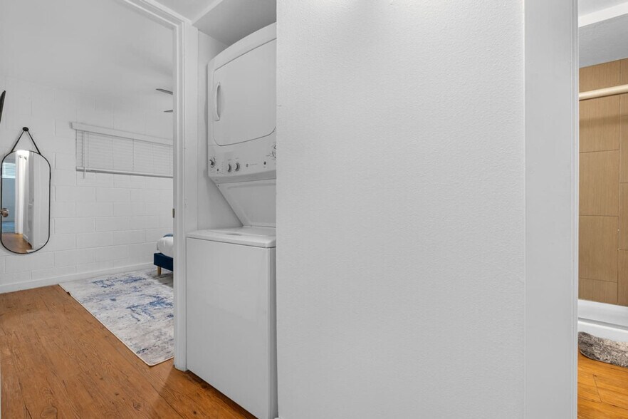 Building Photo - 109 E Broadway Rd