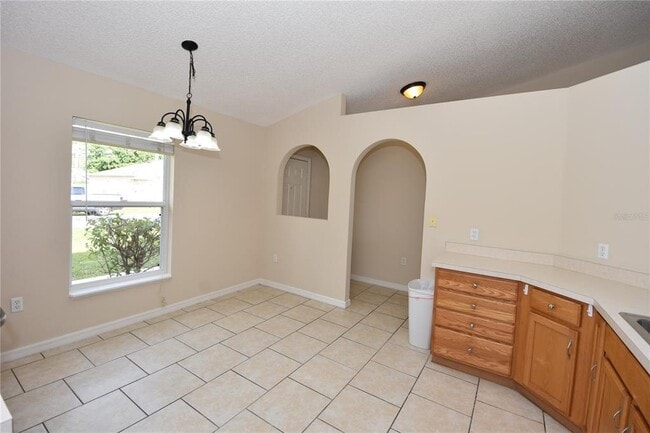 Building Photo - 6 Zither Ct