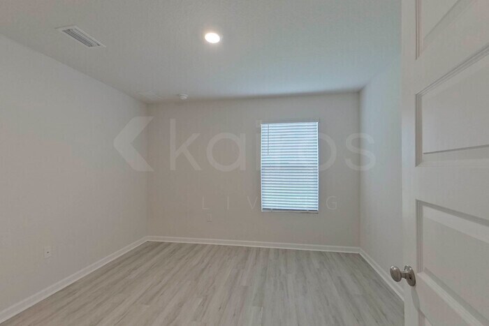 Building Photo - 412 Monarch Ln