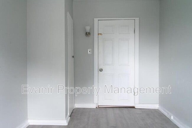 Building Photo - 126 N Walnut St