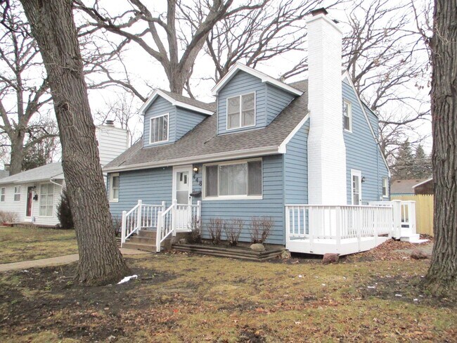 Building Photo - 448 Midway Dr