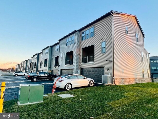 Building Photo - 303 E Grn St