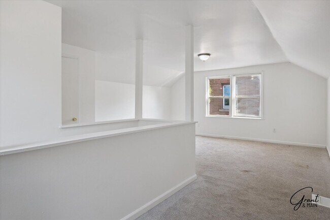 Building Photo - 3 bedroom - 1.5 bath - bungalow - $1195