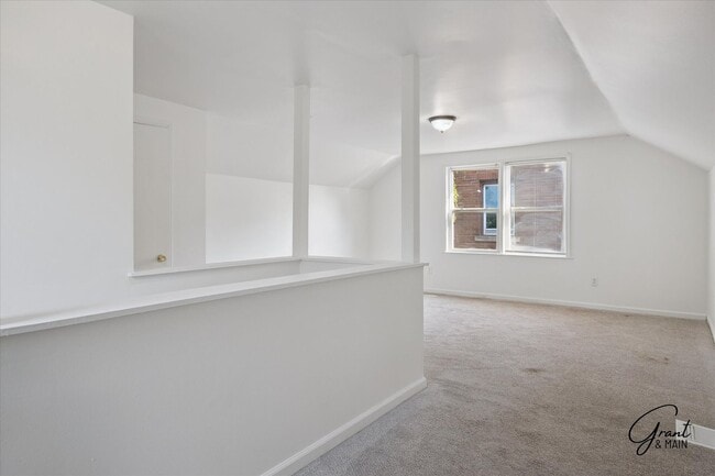 Building Photo - 3 bedroom - 1.5 bath - bungalow - $1250
