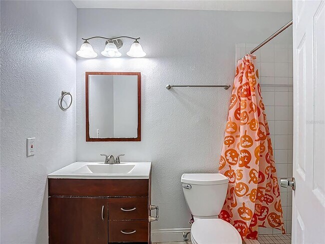 Building Photo - 6344 Newtown Cir