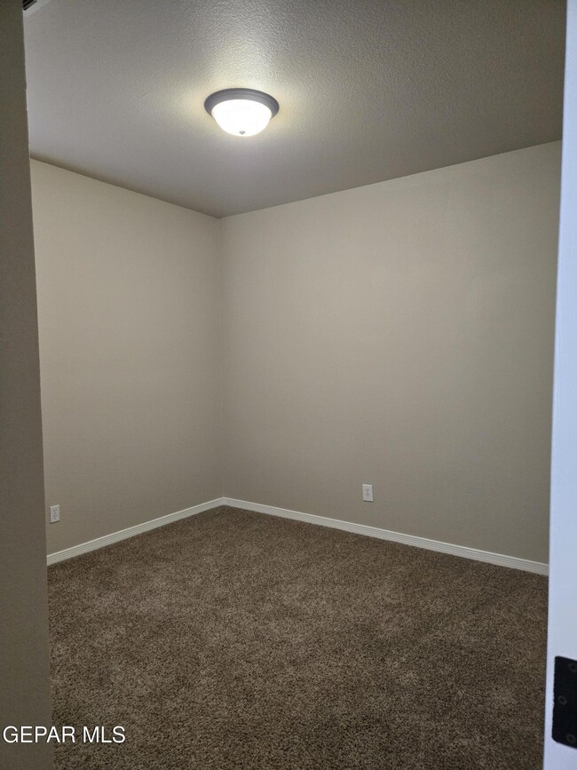 Building Photo - 6617 Cabana Del Sol Dr
