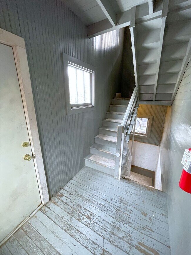 Building Photo - 1608/10 Hoyt St.
