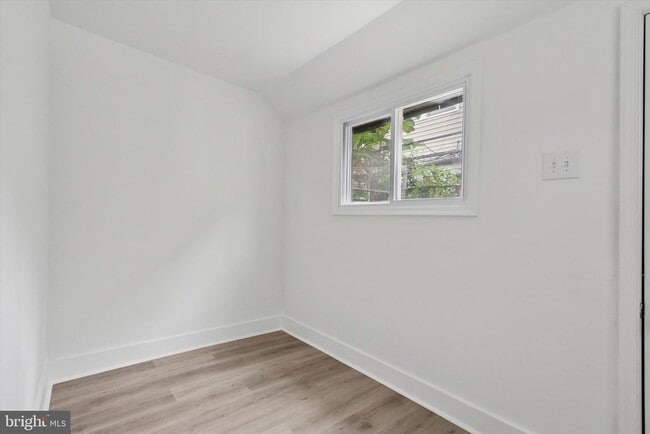 Building Photo - 2250 N Woodstock St