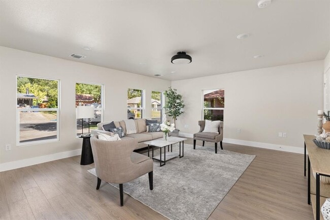 Building Photo - 10101 Woodhaven Dr