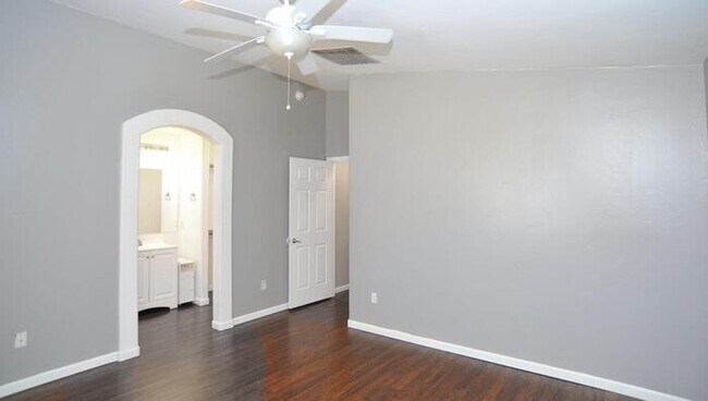 Building Photo - Charming home is San Lucas