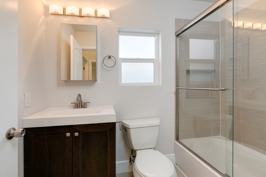 Building Photo - 3244 Chapman St