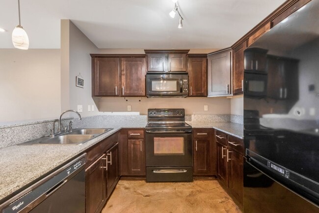 Building Photo - 3 Bedroom 2 Bathroom Lafayette Townhome fo...