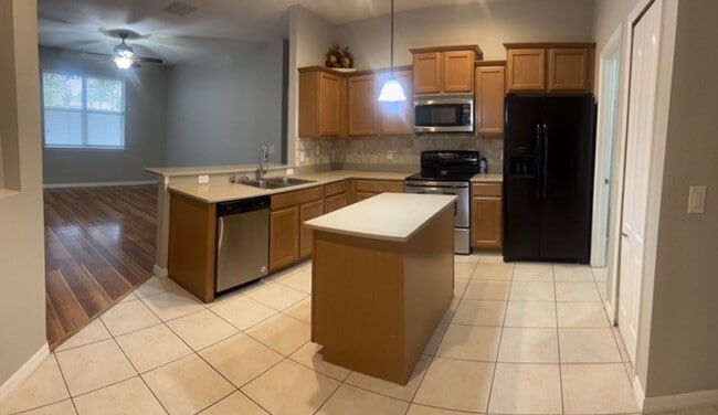 Building Photo - Quick! Grab this one before it's gone!