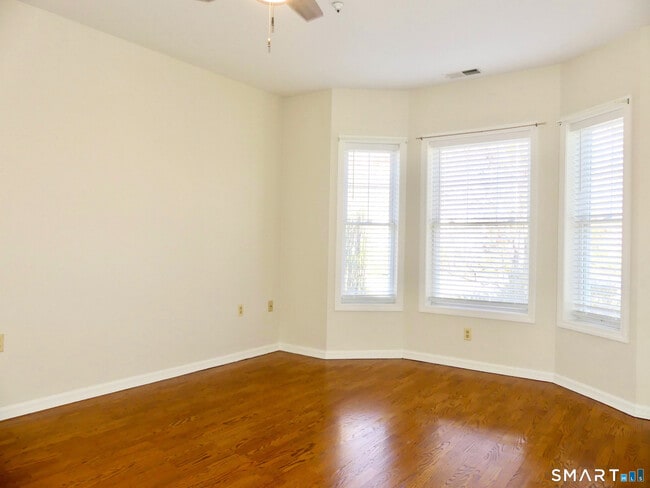 Building Photo - 105 Richards Ave