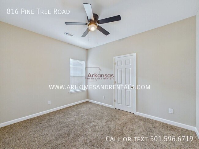 Building Photo - 816 Pine Tree Rd
